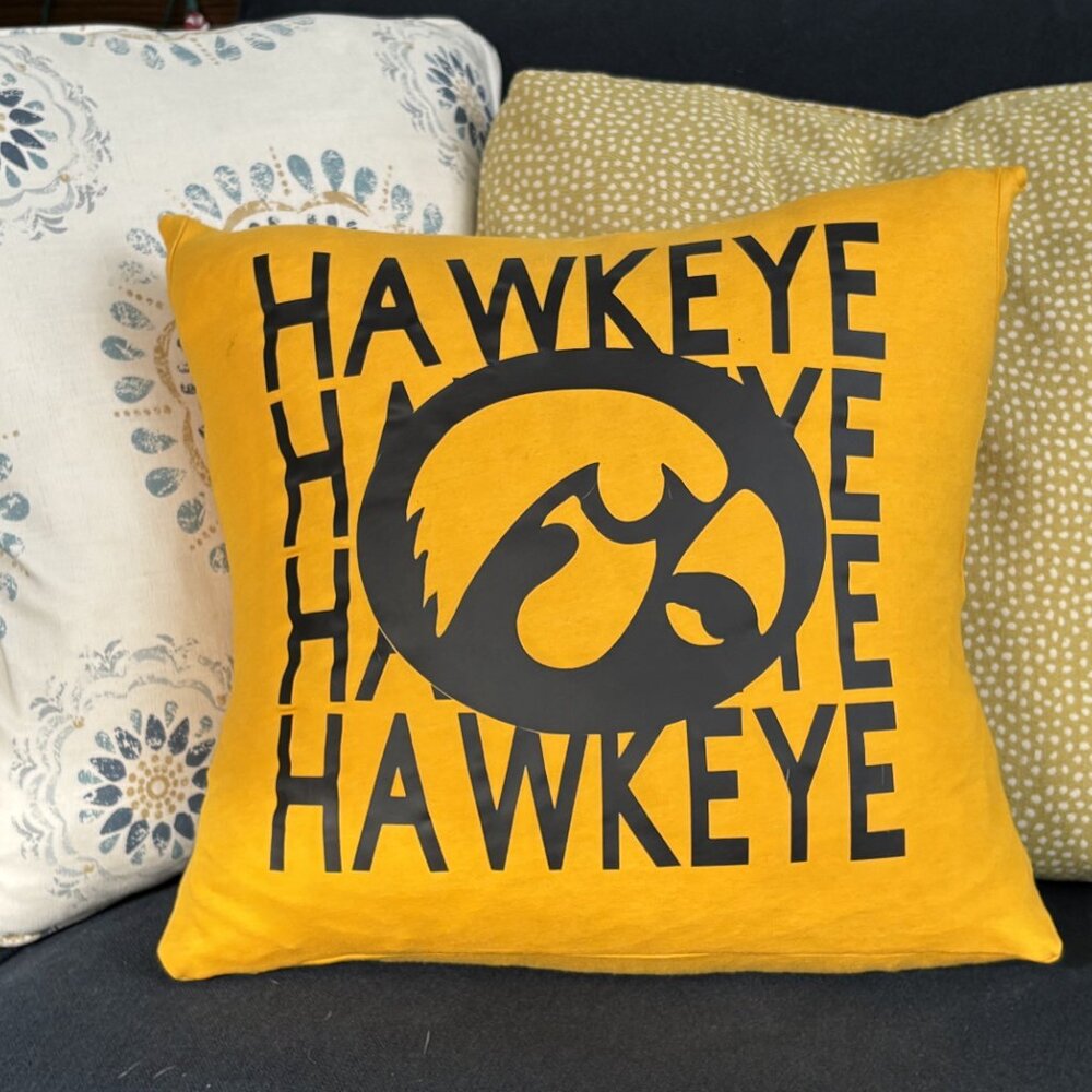 University of Iowa Hawkeyes Handmade retro t-shirt 16x16 throw pillow cover